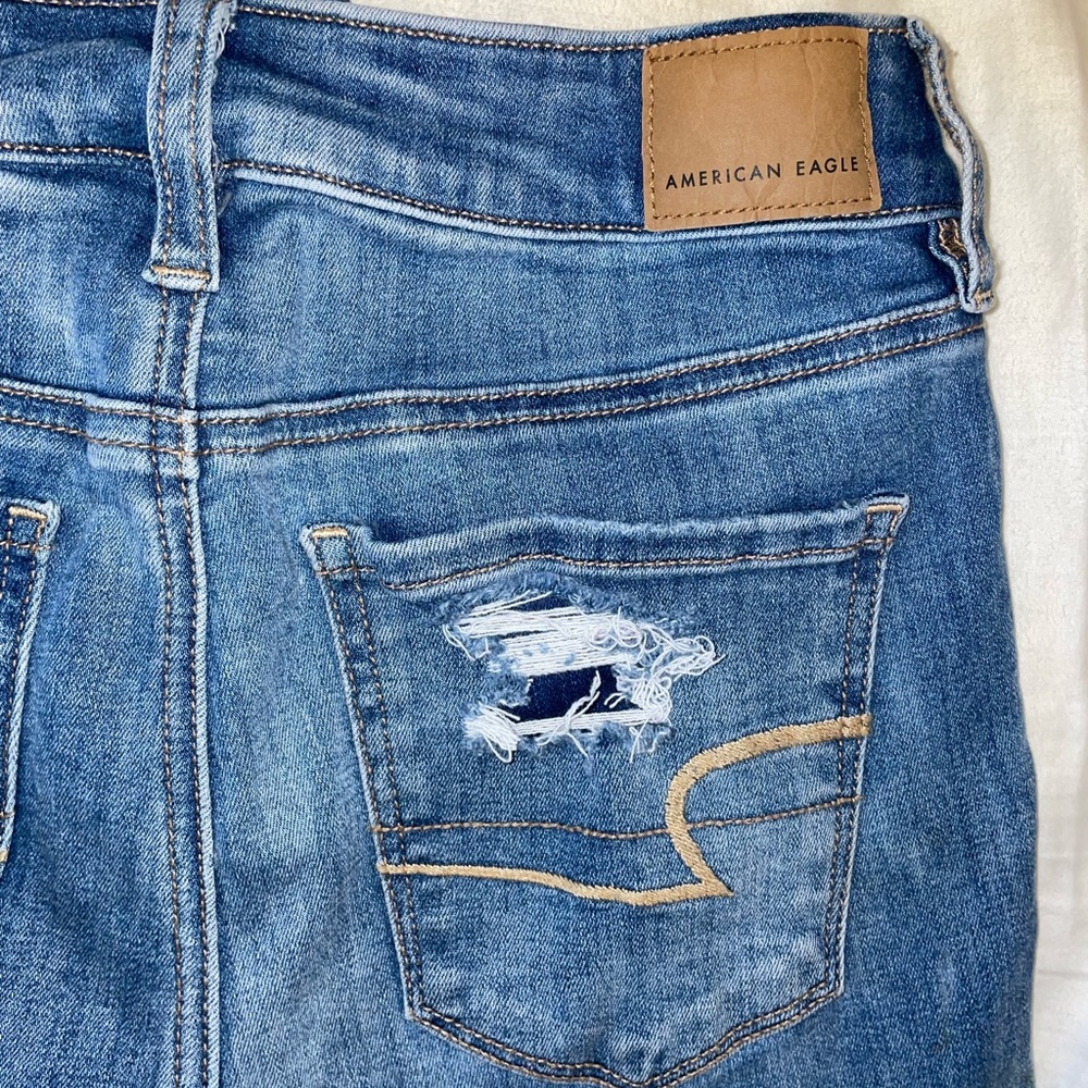 Sold to Elizabeth//
American Eagle Ripped Tapered Jeans - Picture 5 of 9